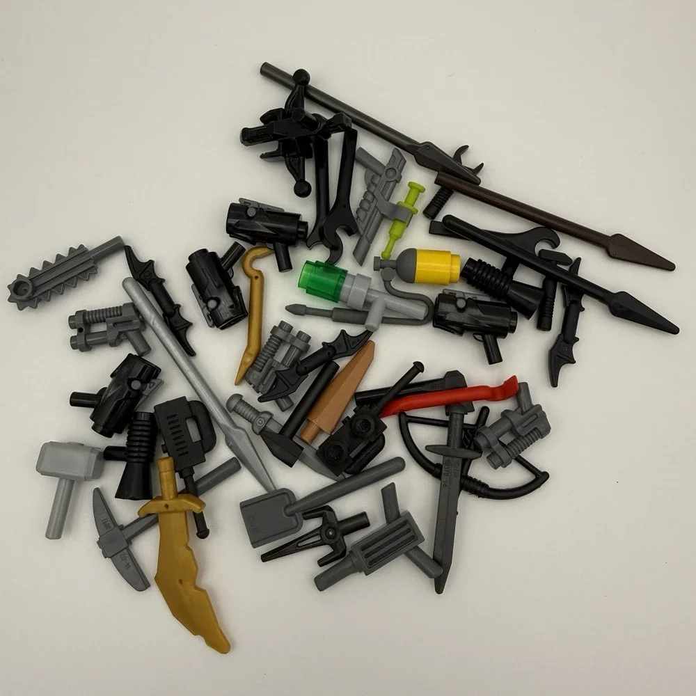 Lego Minifig Weapons And Tools Assorted‎ Lot 40 pieces 006